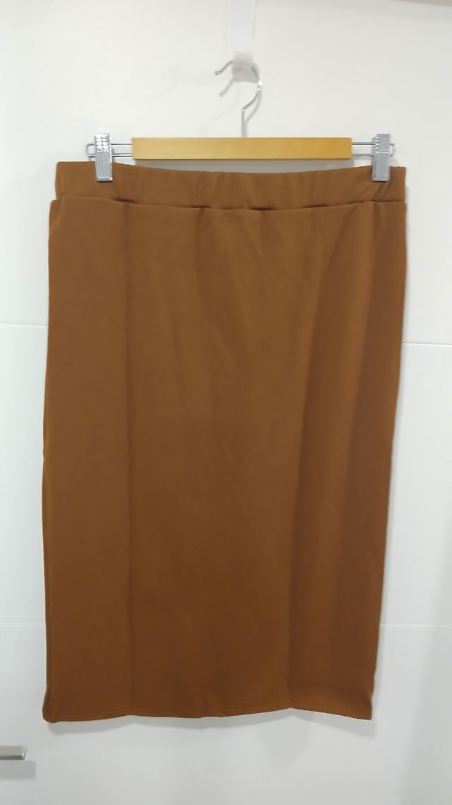 Falda midi marrón