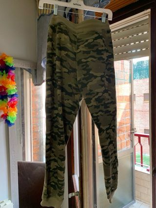 Pantalón chándal camuflaje Lefties Talla M