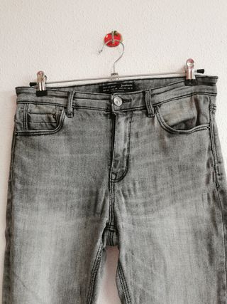 Pantalón vaquero de chica talla 40 de Stradivarius
