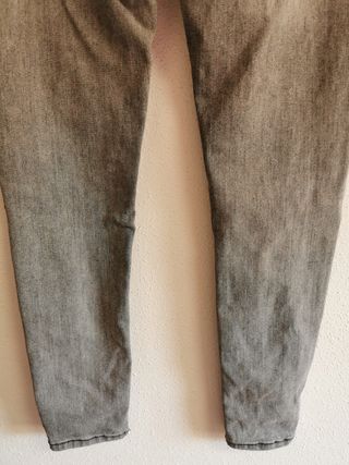 Pantalón vaquero de chica talla 40 de Stradivarius