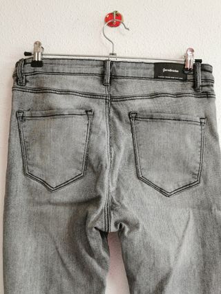 Pantalón vaquero de chica talla 40 de Stradivarius