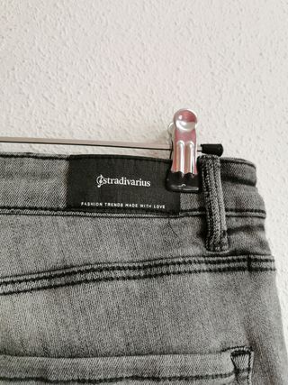 Pantalón vaquero de chica talla 40 de Stradivarius