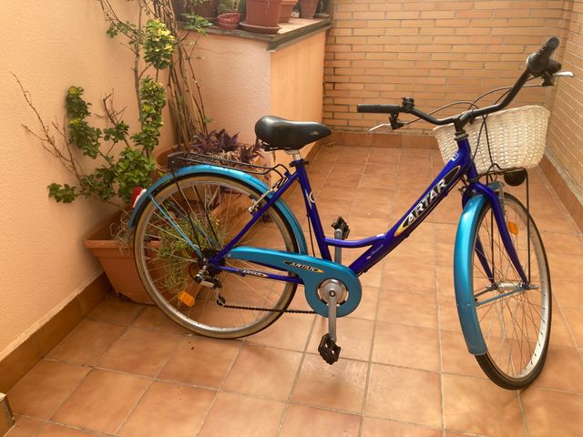Bicicleta italiana de paseo ARTAR. Cambio shimano.