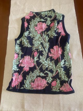 Camiseta sin mangas floral azul y rosa