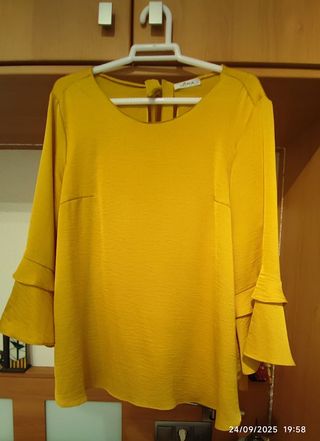 Blusa LEYCA color amarillo dorado