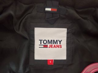 Plumas Tommy Hilfiger Negro con Capucha, de mujer