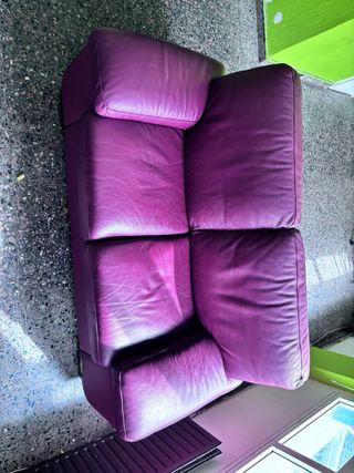 Sofá de piel rojo Cheers