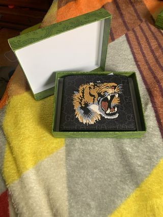 Cartera Gucci Negra con Tigre Bordado