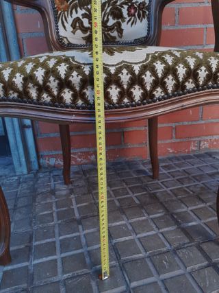 Sillón antiguo tapizado floral