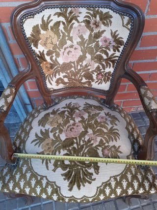 Sillón antiguo tapizado floral