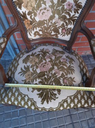 Sillón antiguo tapizado floral