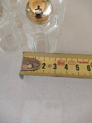 28 Boccettini in vetro con tappo dorato