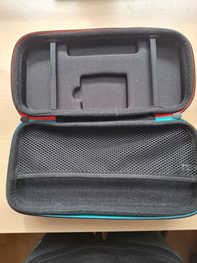 Funda Protectora Nintendo Switch Negra y Roja