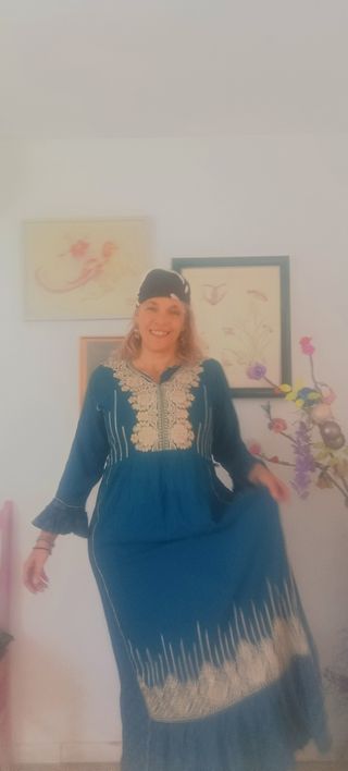 Kurta azul con bordado dorado