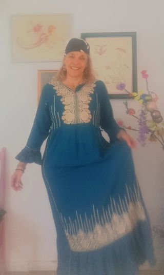 Kurta azul con bordado dorado