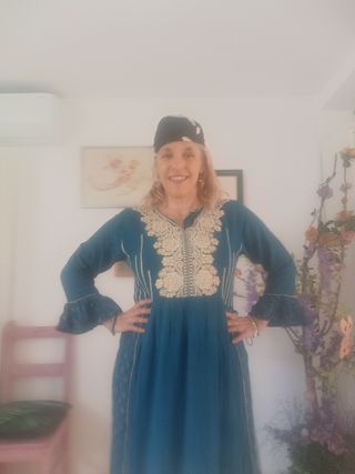 Kurta azul con bordado dorado