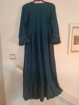 Kurta azul con bordado dorado