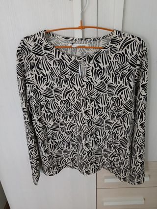Camiseta SFERA  manga larga.