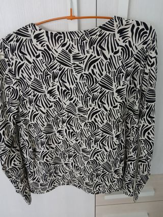 Camiseta SFERA  manga larga.