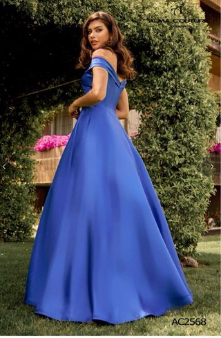Vestido invitada boda azul Alma Couture