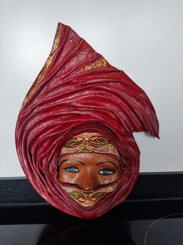 Opera d'arte Tunisina  in pelle