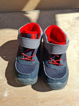 Botas niño Decathlon casi nuevas