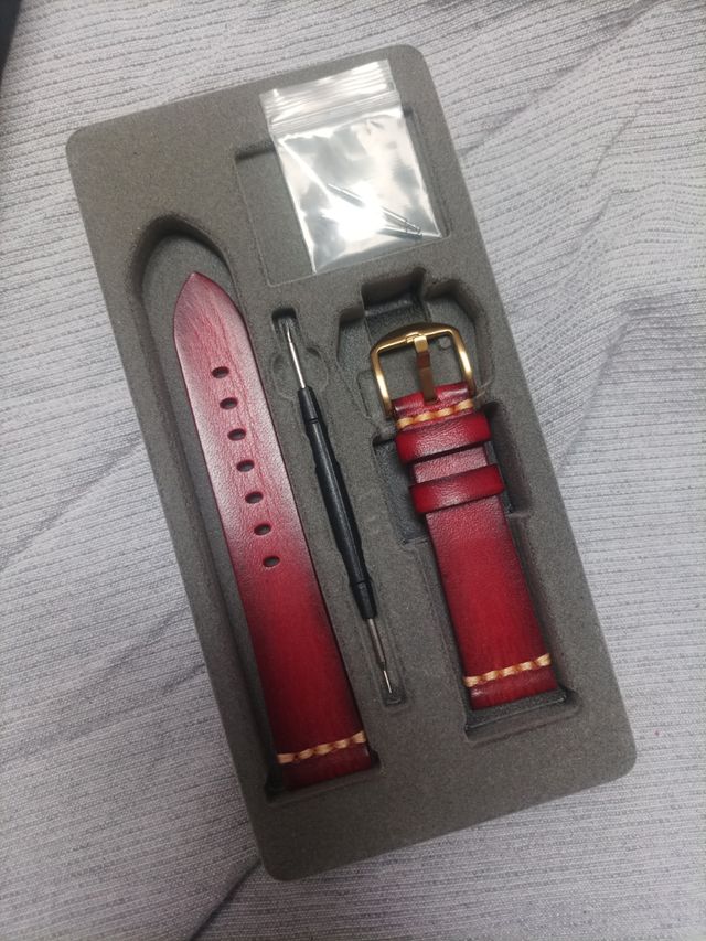 Pulseira de relógio MAIKES vermelha