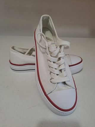 Tenis Blancos con Suela Roja