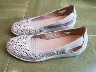 Zapatos planos dorados/beige talla 40. 