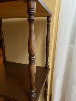 Mesa auxiliar estantería de madera