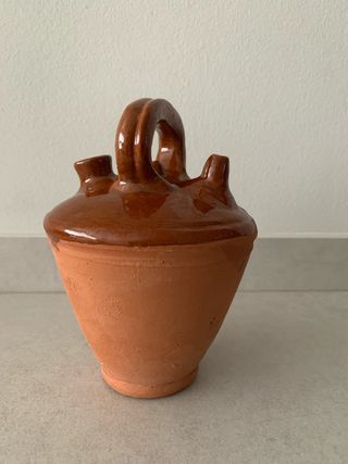 Botijo rústico de barro