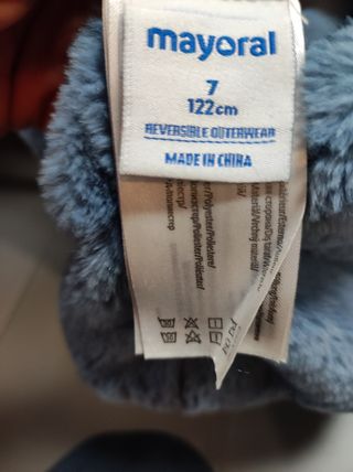 Chaqueta Mayoral niña azul con capucha.