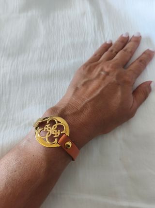 Pulsera Guess Dorada y Marrón
