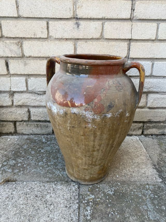 Orza antigua de barro