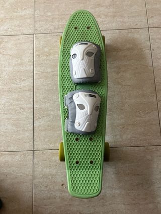 Patineta verde + protecciones codo