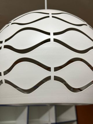 Lámpara colgante blanca diseño ondulado