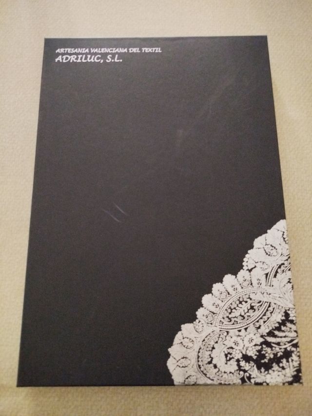 Caja para guardar manteletas negra