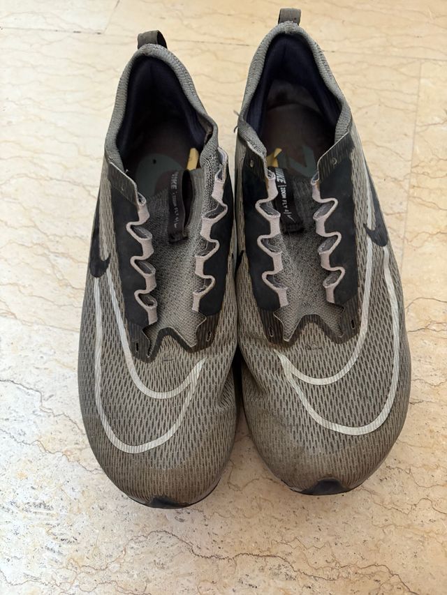 Zapatillas running hombre Nike. Modelo Zoom Fly 4.