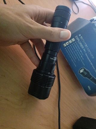 Linterna nightsearcher recargable de 600 lumes