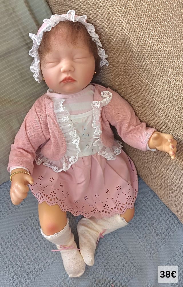 Muñeca realista bebé dormida
