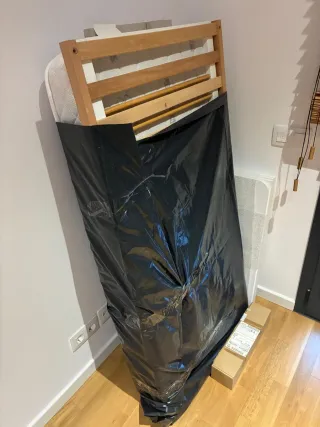 Cuna con 3 alturas convertible en cama.