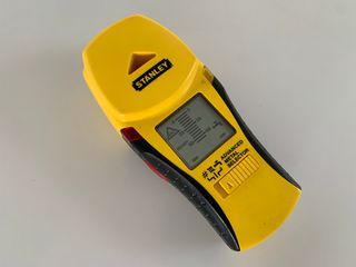 Detector Metales Tensión STANLEY