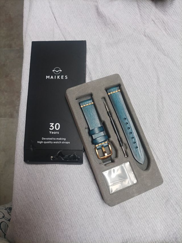 Pulseira de relógio MAIKES azul e dourada