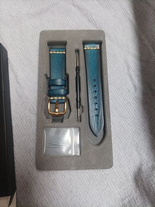 Correa de reloj MAIKES azul y dorada