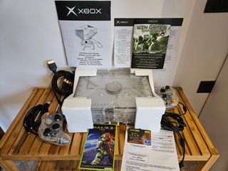 Xbox Halo Premium Pack Crystal Limited Edition Mic