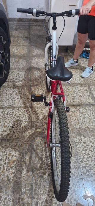 Bicicleta TOPBIKE roja y blanca