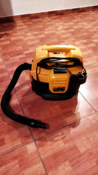 Aspiradora Sólidos y Líquidos DeWalt