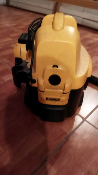 Aspiradora Sólidos y Líquidos DeWalt