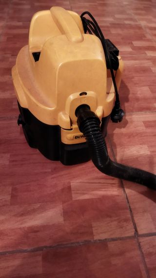 Aspiradora Sólidos y Líquidos DeWalt