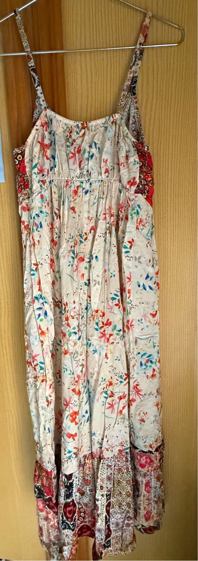 Vestido de playa multicolor con estampado floral